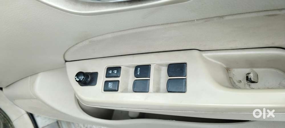 Maruti Suzuki Dzire 1.2 Vxi, 2012, Petrol