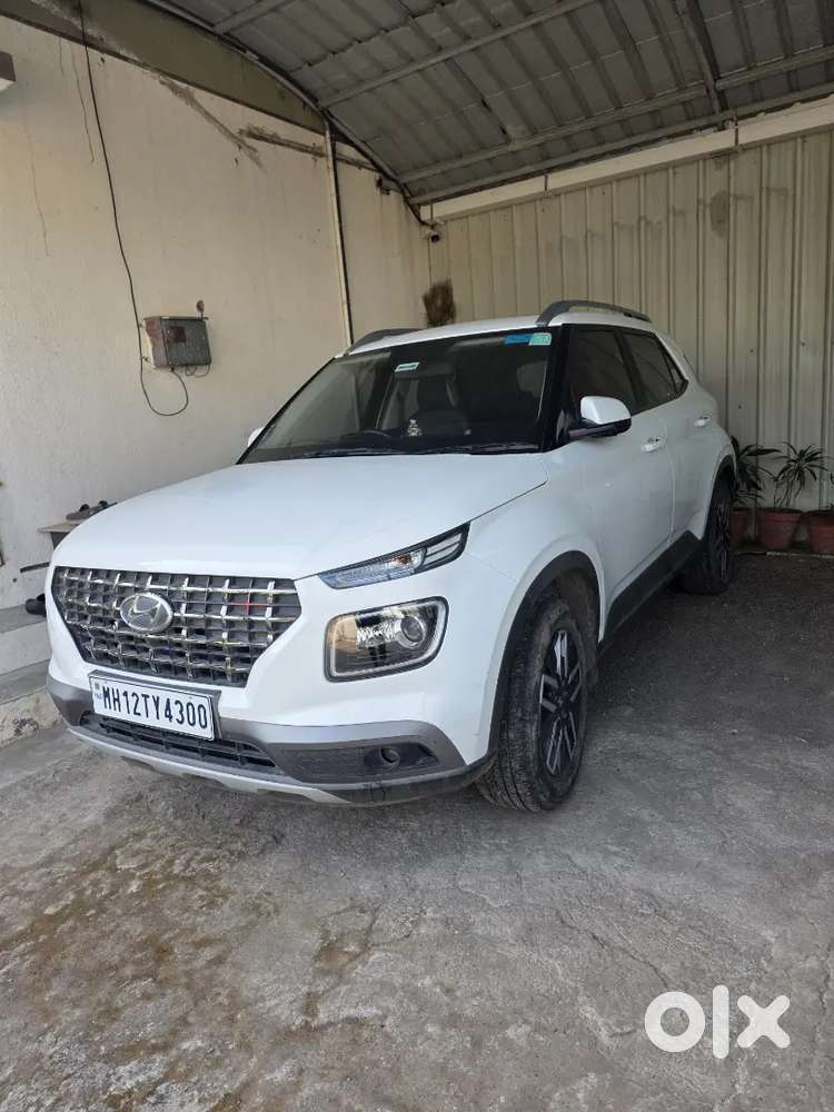 Hyundai Venue 2022 Petrol 23000 Km Driven