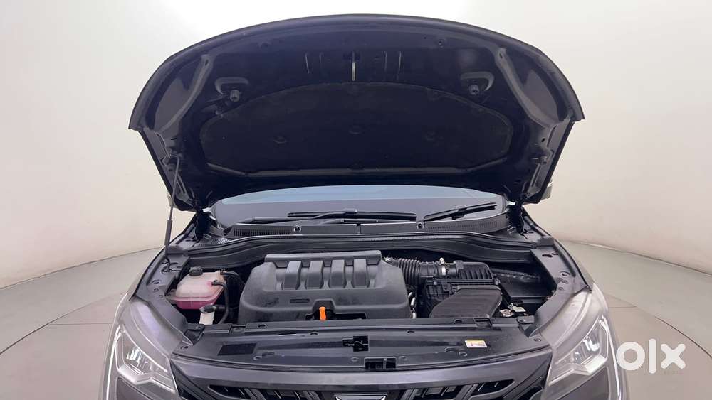 Mahindra Xuv700 2.0 Ax 7 Petrol At Luxury Pack Str, 2025, Petrol