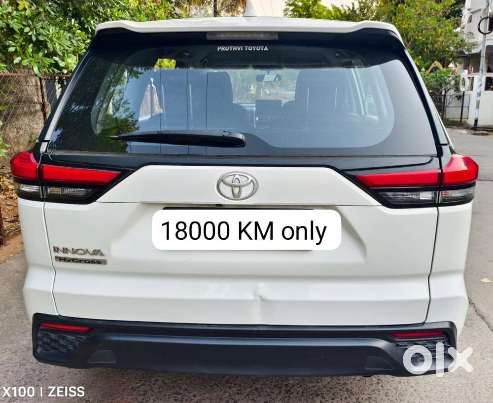 Toyota Innova Hycross, 2023, Petrol