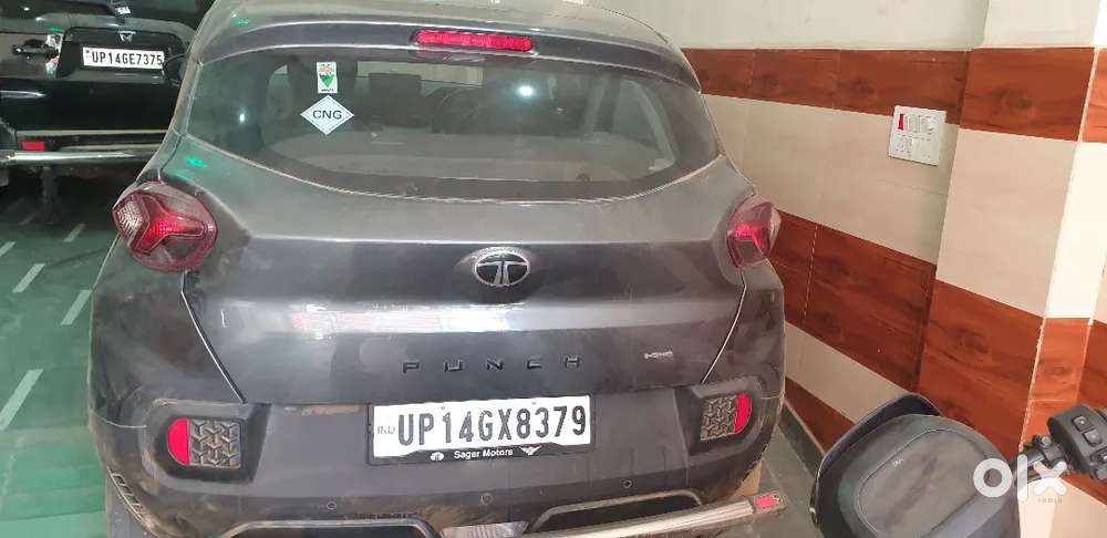 बस घर पर खड़ी रहती है