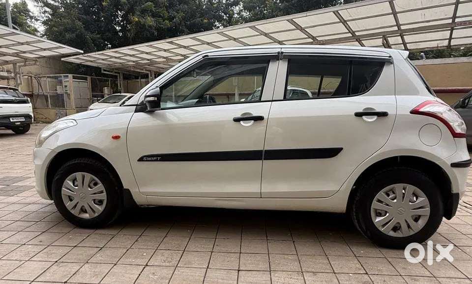 Maruti Suzuki Swift Vxi Optional, 2015, Petrol
