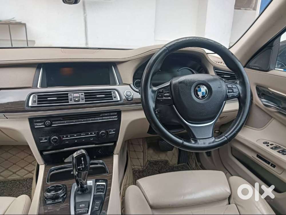 Bmw And Kia Carnival Combo Cars -well Maintained