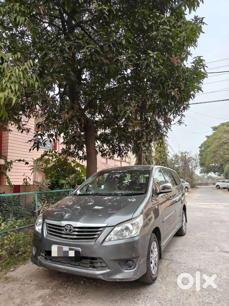 Toyota Innova 2012 Grey Color First Hand Well Maintained