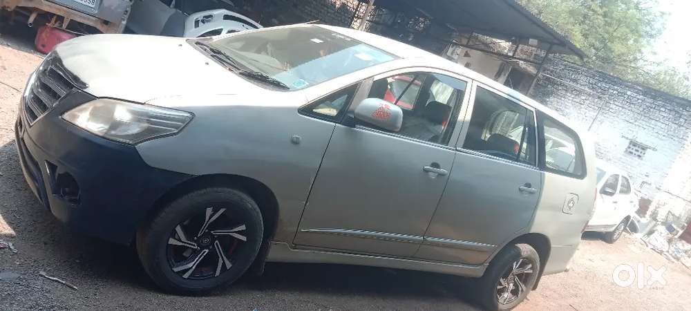 Toyota Innova 2014
