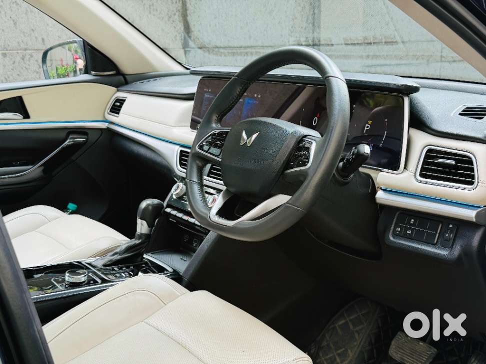 Mahindra Xuv700 2.0 Ax 7 Petrol At Luxury Pack Str, 2022, Petrol