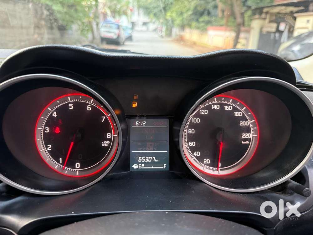 Maruti Suzuki Swift Vxi + Manual, 2022, Petrol