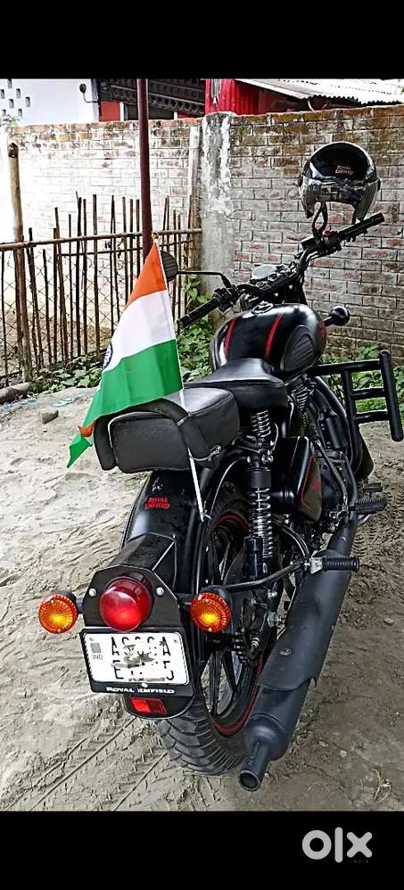 Royal Enfield Stealth Black Classic 350