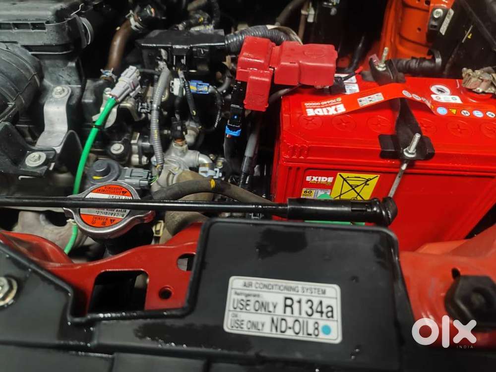 2023 Maruti Brezza 1.5 Zxi Dual Tone (red And Black)