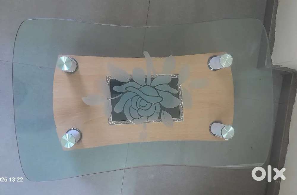 A glass top teapoy