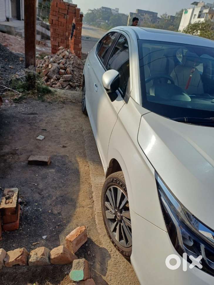 Honda City V Mt Sunroof, 2023, Petrol