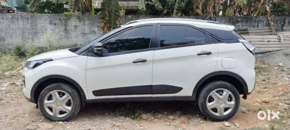 Tata Nexon 1.2 Revotron Xm (s), 2023, Petrol