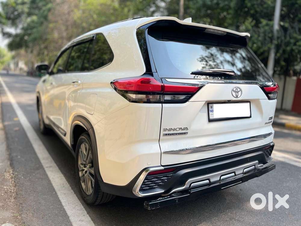 Toyota Innova Hycross 2.0 Zx (o) Hybrid 7 Str, 2024, Petrol