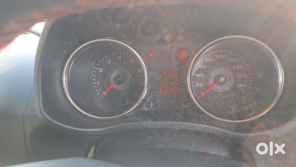 Mahindra Tuv 300 T10, 2018, Diesel
