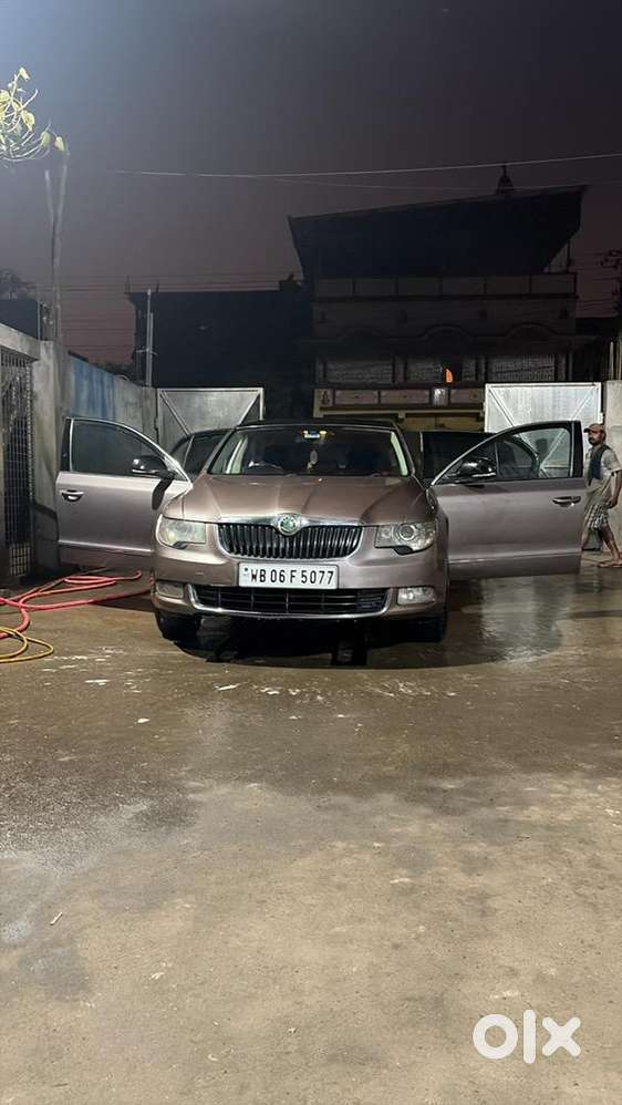 Skoda Superb 2012 Petrol 72000 Km Driven