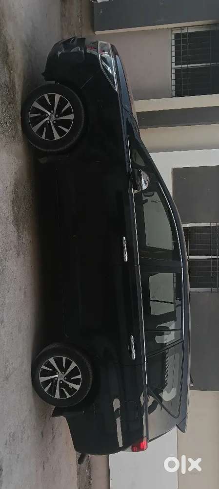 Innova Crysta Dizal