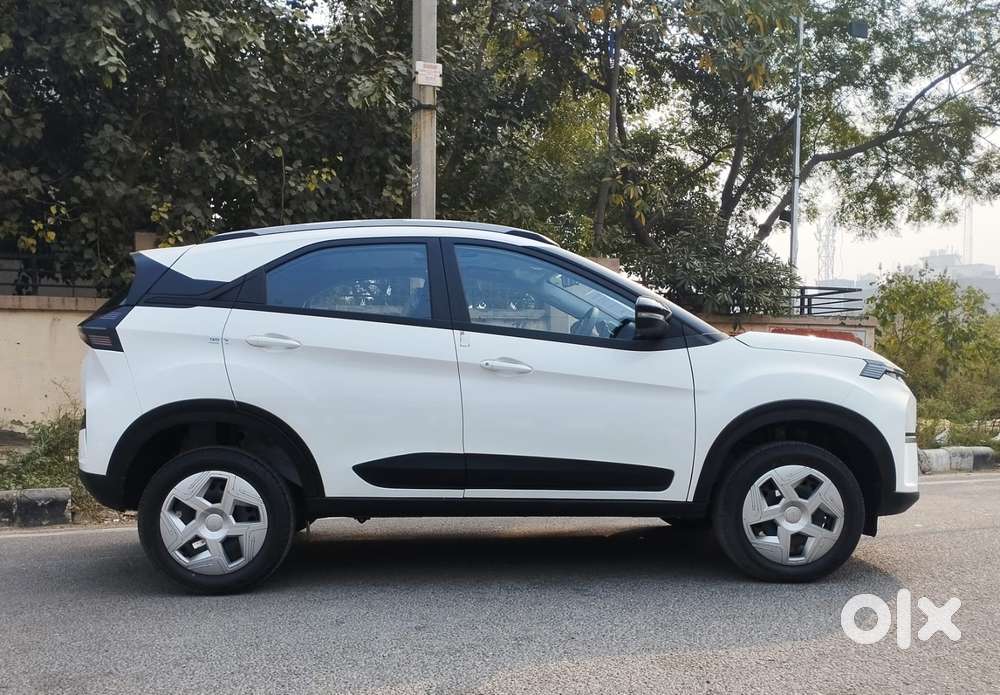 Tata Nexon Pure (s) 1.2 Petrol 6amt, 2025, Petrol