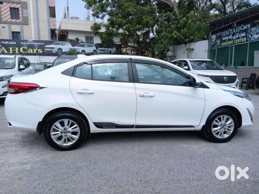 Toyota Yaris V Cvt, 2018, Petrol