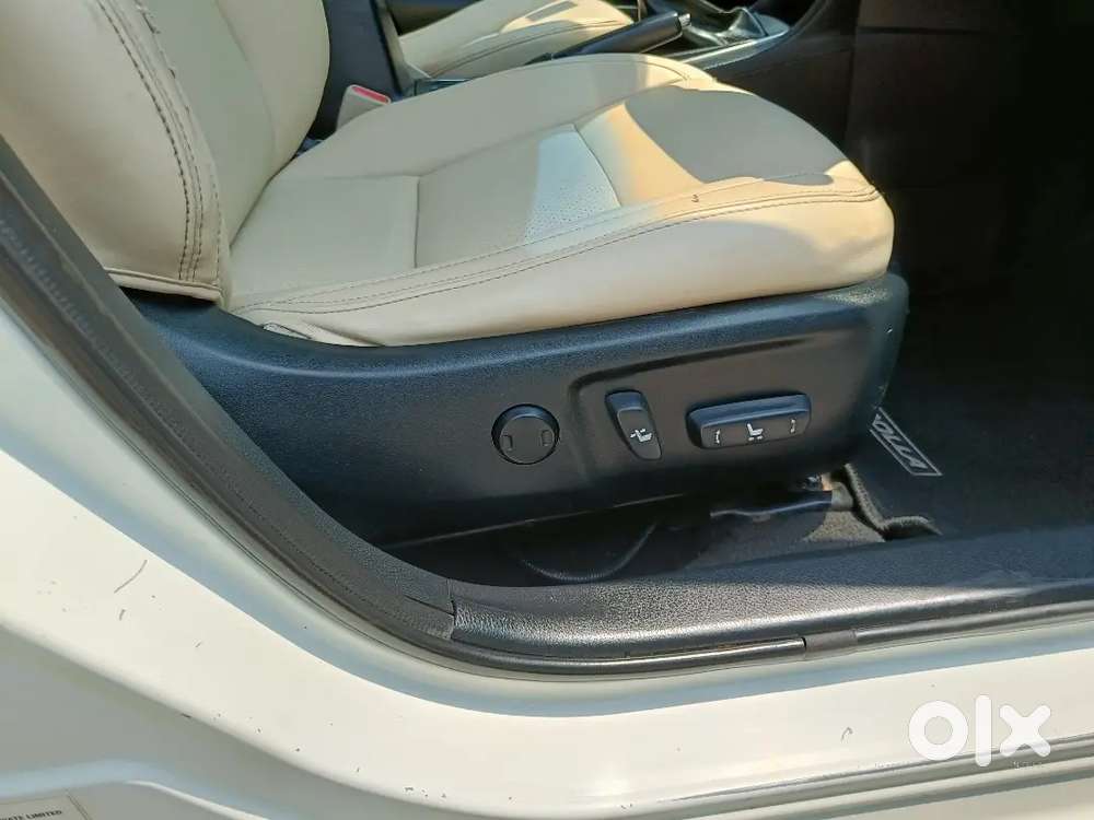 Corolla Altis 2015 Gl Top Variant Petrol