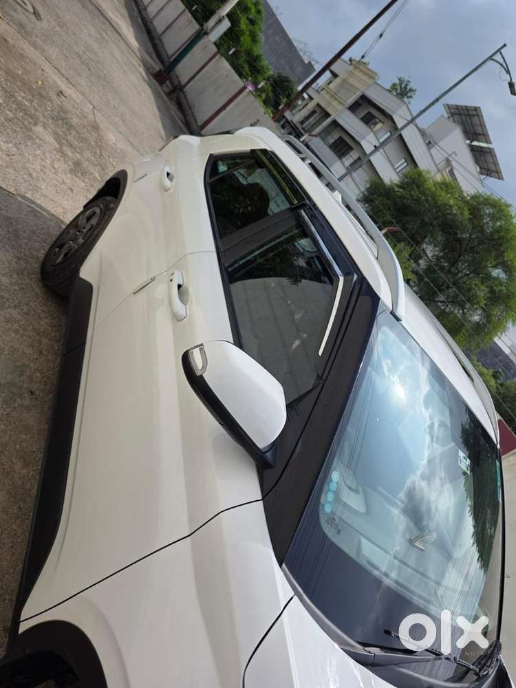 Hyundai Venue 2025 Petrol Well Maintained