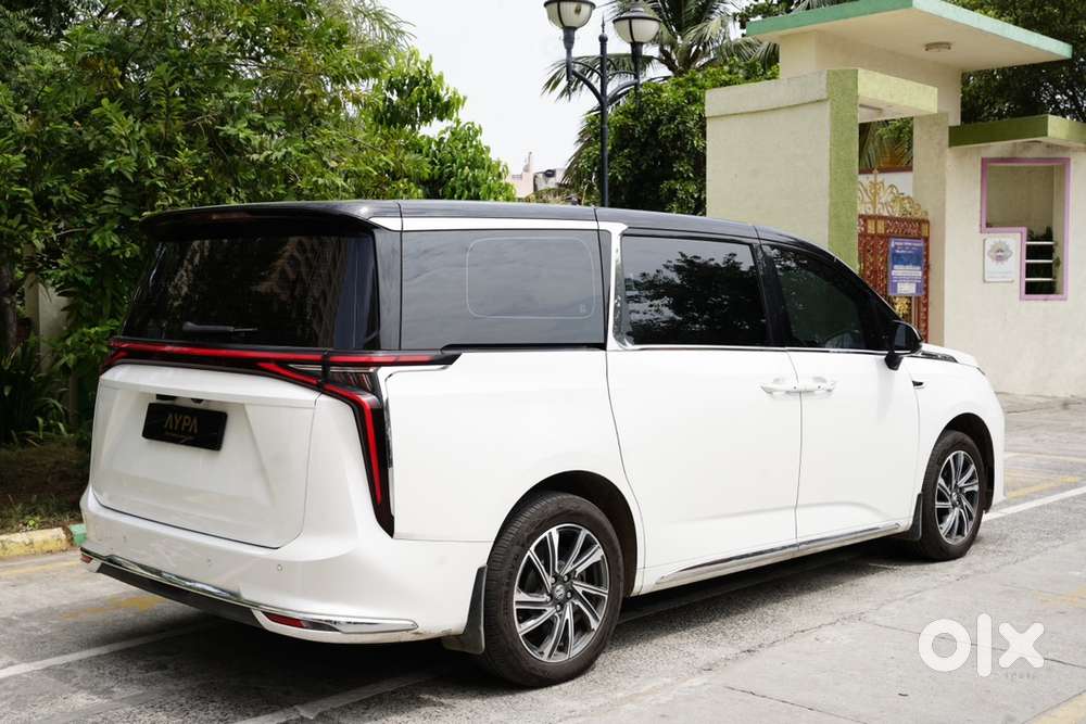 Mg M9 Electric Limo 2025