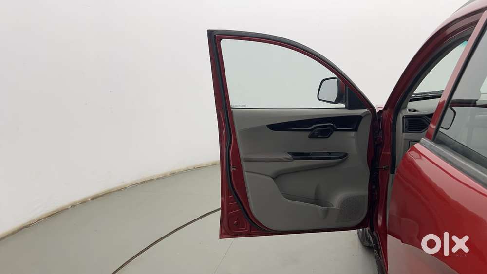 Mahindra Kuv 100 2016-2017 Mfalcon G80 K8 5str, 2016, Petrol