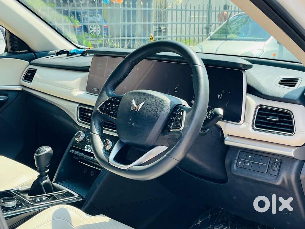 Mahindra Xuv700 2.2 Ax 7 Diesel Mt Luxury Pack Str, 2024, Diesel