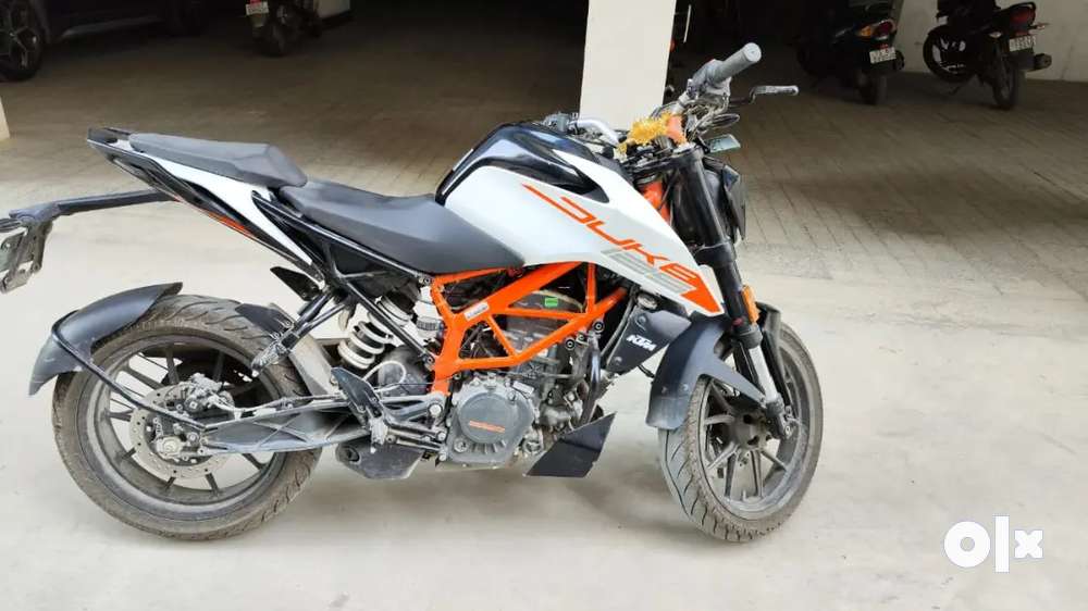 Ktm duke 125 bs6 deals white colour