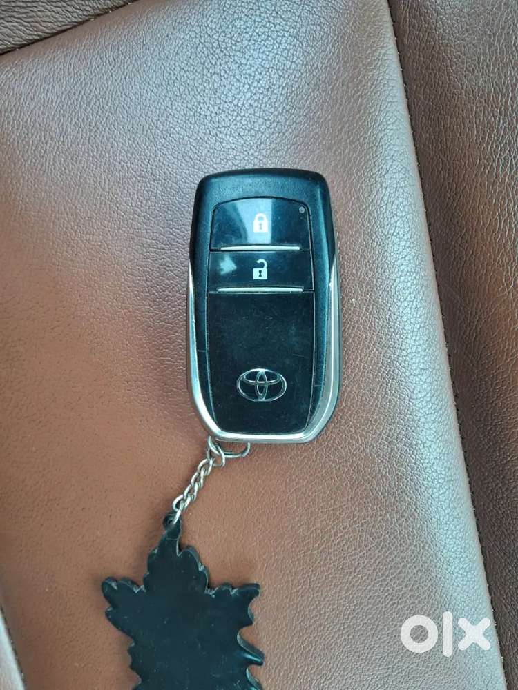 Innova Crysta 2.8 Professor Car Very Good Family
