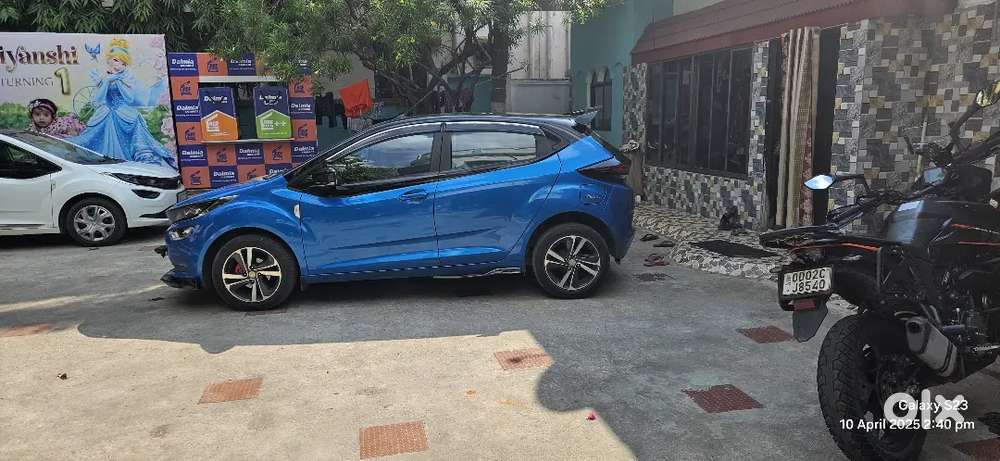 Tata Altroz Top Model Xz+ Dual Tonediesel Brand New Showroom Condition