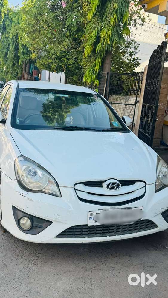 Well-maintained Hyundai Verna 2011 Sx Petrol,single Owner,doctor Drive