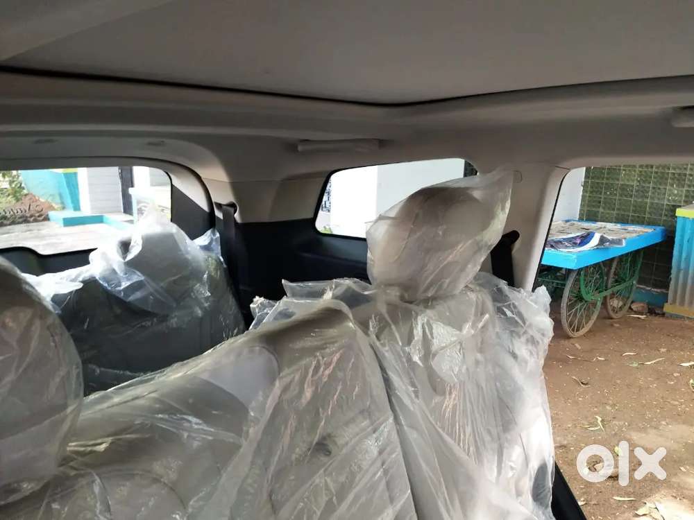 Mahindra Xuv700 2022 Petrol 10000 Km Driven