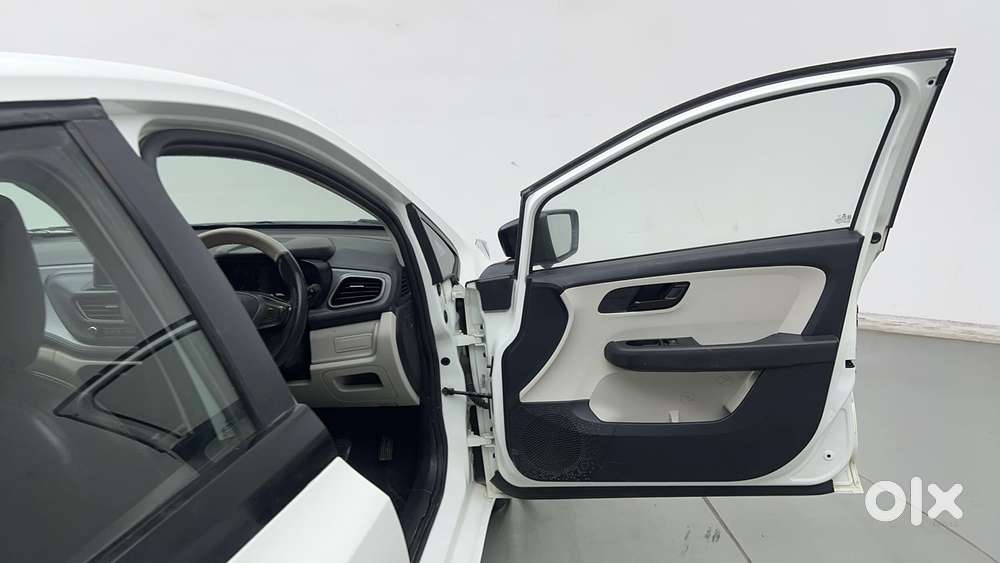 Tata Altroz 1.2 Xe, 2021, Petrol