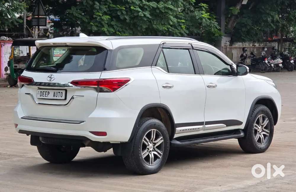 Toyota Fortuner 4x2 Auto Diesel 1st Owner Company Record