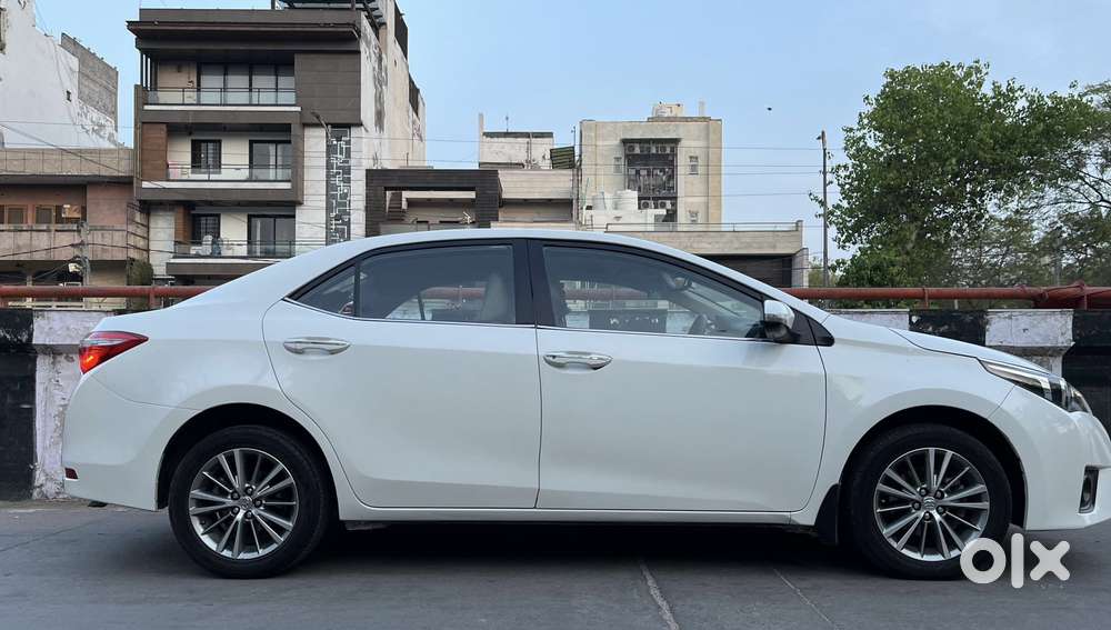 Toyota Corolla Altis 2013-2017 Vl At, 2015, Petrol