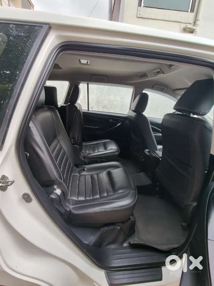 Toyota Innova Crysta 2.4 G Plus 2025