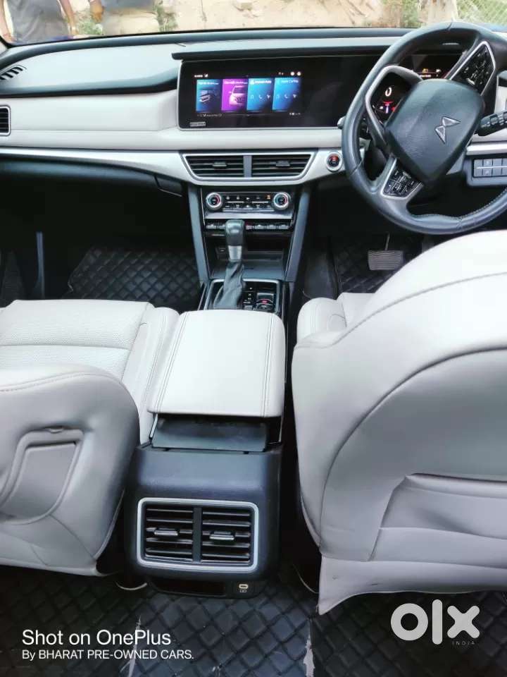 Mahindra Xuv700 2.2 Ax 7 Diesel At Luxury Pack Str Awd, 2022, Diesel