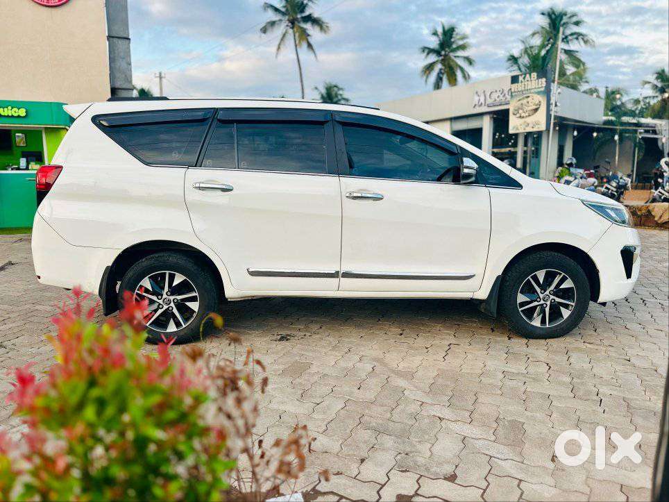 Toyota Innova Crysta 2.4 G Mt, 2017, Diesel