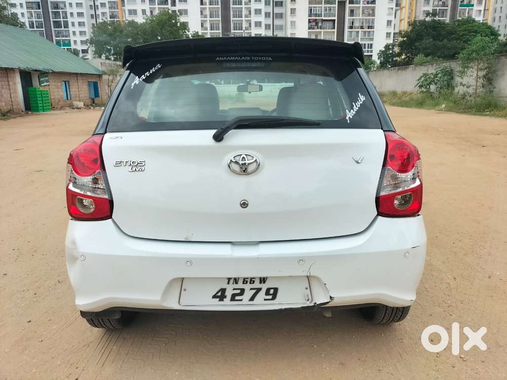 Toyota Etios Liva V Dual Tone, 2017, Petrol