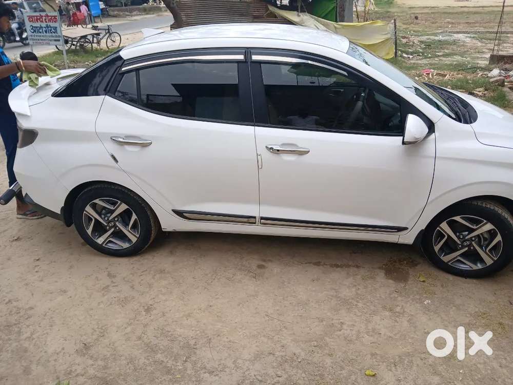 Hundai Aura Cng Top Model