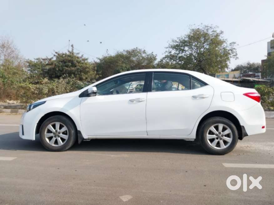 Toyota Corolla Altis 2013-2017 G At, 2015, Petrol