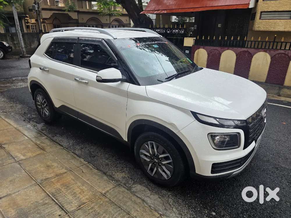 Hyundai Venue 2022 Diesel 42000 Km Driven