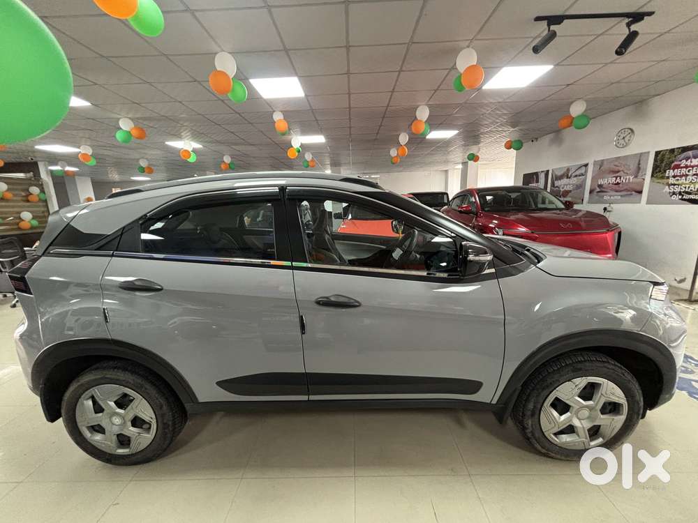 Tata Nexon Pure (s) 1.2 Petrol 6amt, 2024, Petrol