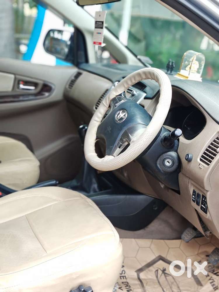 Toyota Innova 2.5 Vx 8 Str Bs-iii, 2015, Diesel