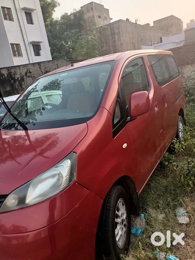Nissan Evalia 2013 Diesel 200000 Km Driven