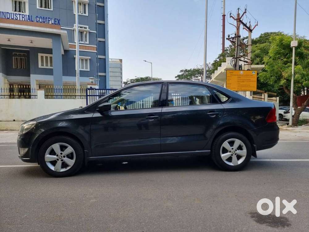 Skoda Rapid [2016-2018] 1.6 Style Plus Mpi At, 2016, Petrol