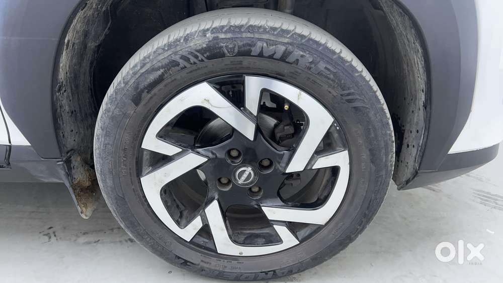 Nissan Magnite 1.0 Xv Premium, 2023, Petrol