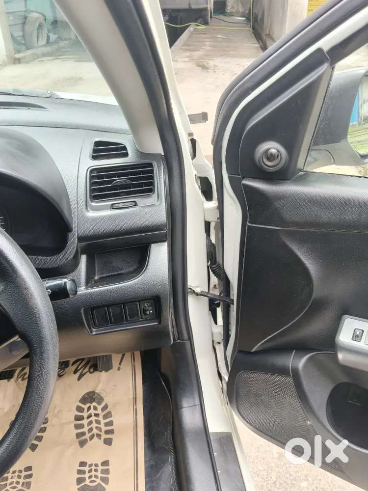 Swift Lxi Maruti Suzuki 2012 Model