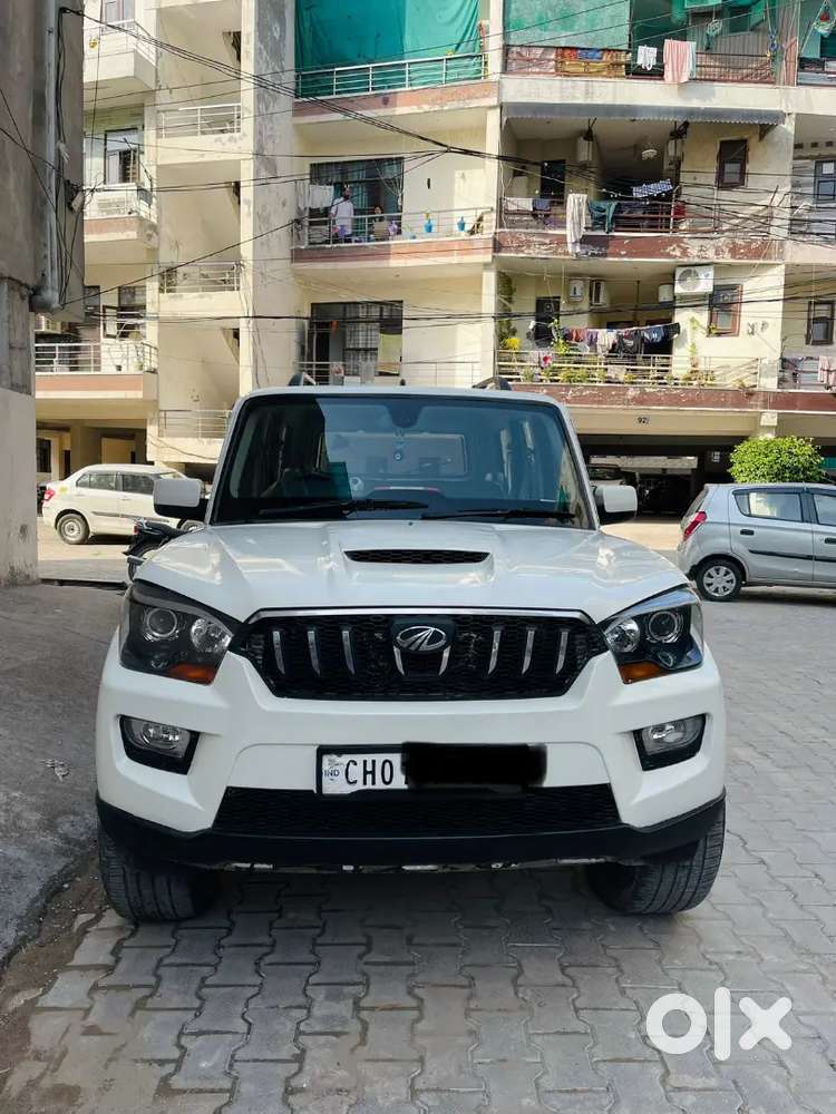 Mahindra Scorpio S10