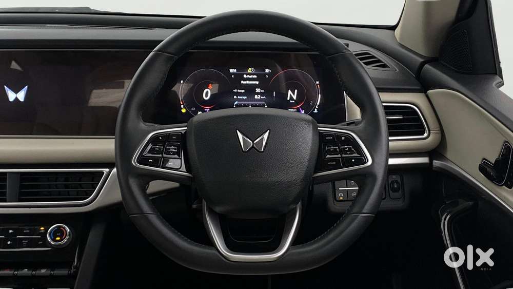 Mahindra Xuv700 2.0 Ax 7 Petrol Mt Str, 2023, Petrol